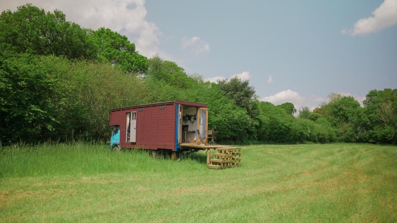 Quirky Vintage Horsebox Conversion With Stunning Views Of Ardingly Reservoir Balcombe Exterior photo